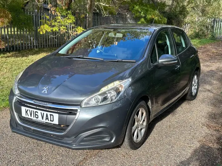 Peugeot 208 2016 photo 5
