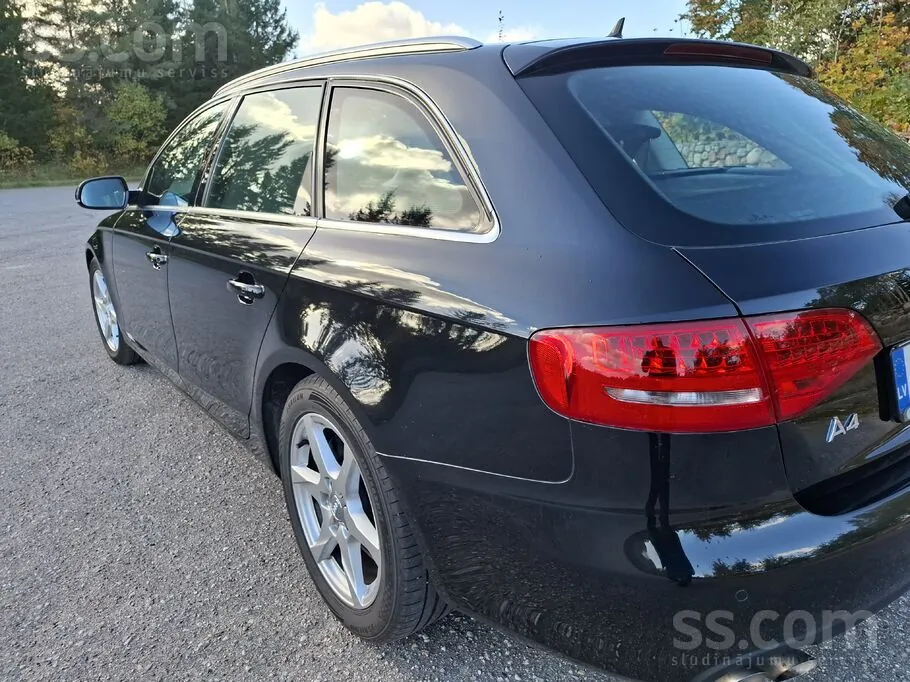 Audi A4 2010 photo 5
