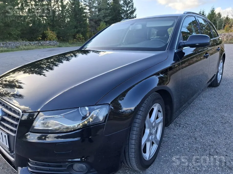 Audi A4 2010 photo 2