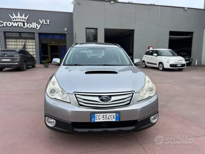 Subaru Outback 2010 photo 2