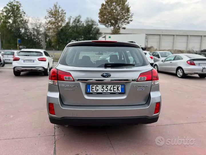 Subaru Outback 2010 photo 5
