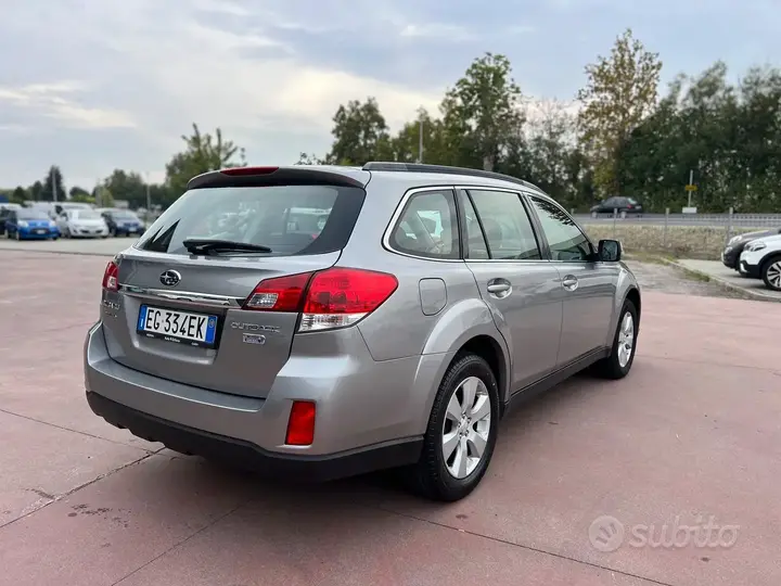 Subaru Outback 2010 photo 4