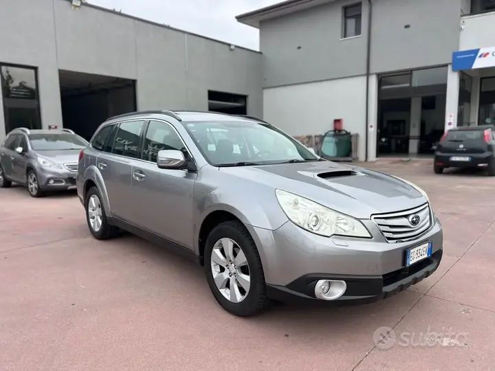 Subaru Outback 2010 photo 3