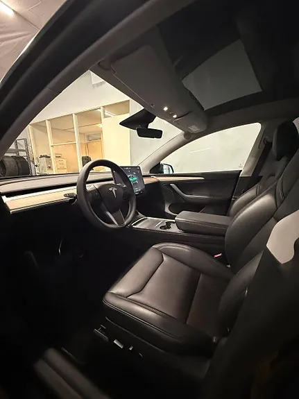 Tesla Model Y 2023 photo 5