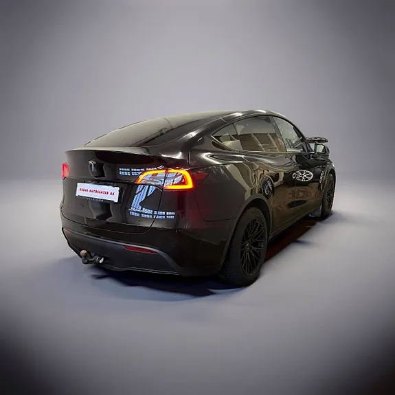 Tesla Model Y 2023 photo 2