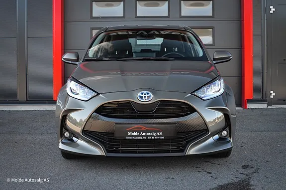 Toyota Yaris 2023 photo 2