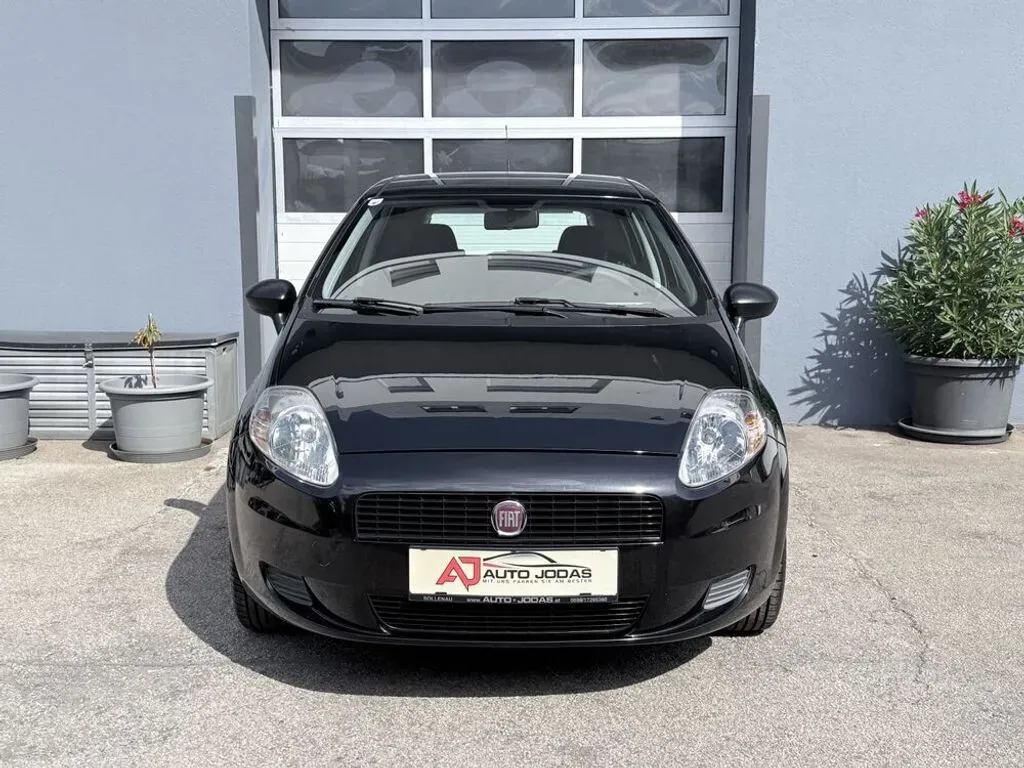 Fiat Grande Punto 2011 photo 3