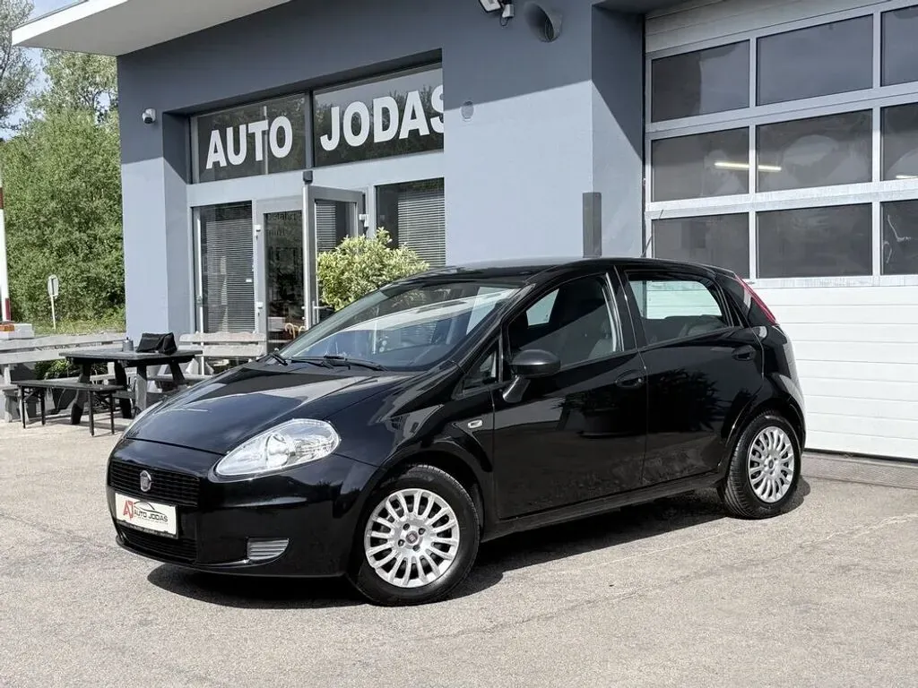 Fiat Grande Punto 2011 photo 2