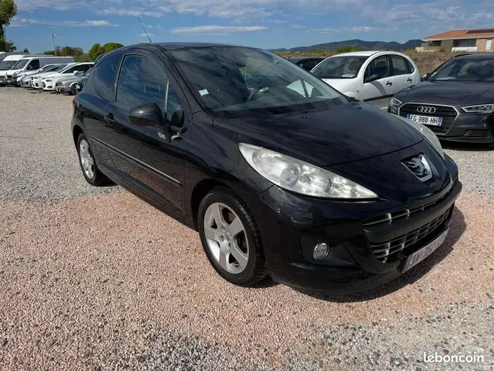 Peugeot 207 2010 photo 2