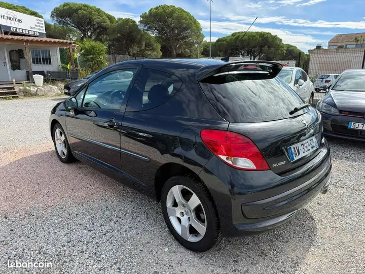 Peugeot 207 2010 photo 3