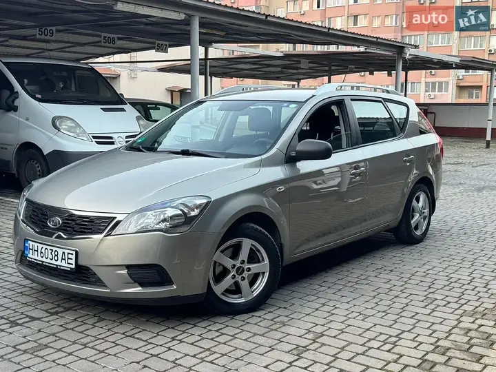 Kia Ceed 2011 photo 3