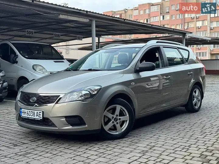 Kia Ceed 2011 photo 4
