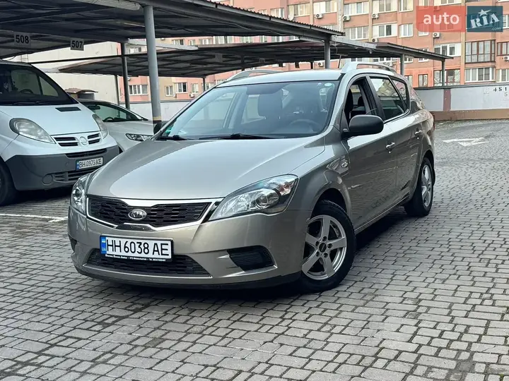 Kia Ceed 2011 photo 2