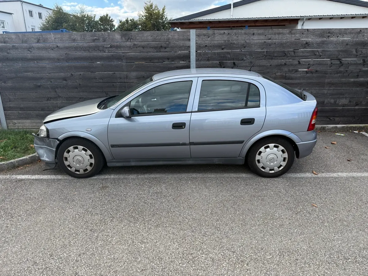 Opel Astra 2004 photo 2