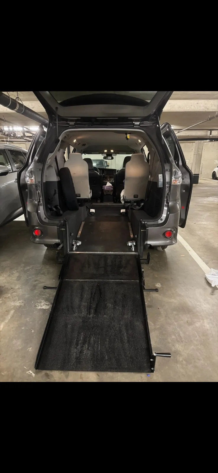 Toyota Sienna 2018 photo 2