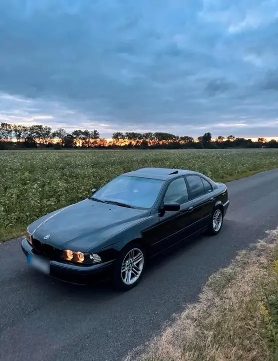 BMW 523I