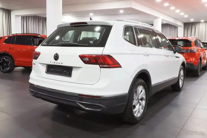 Volkswagen Tiguan Allspace 2023 photo 2