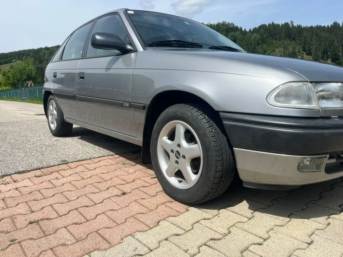 Opel Astra 1995 photo 2