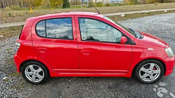 Toyota Yaris 2002 photo 2