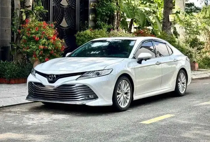 Toyota Camry 2020 photo 2