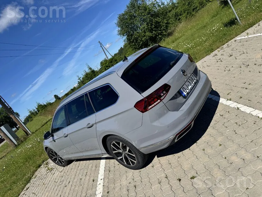 Volkswagen Passat 2022 photo 2