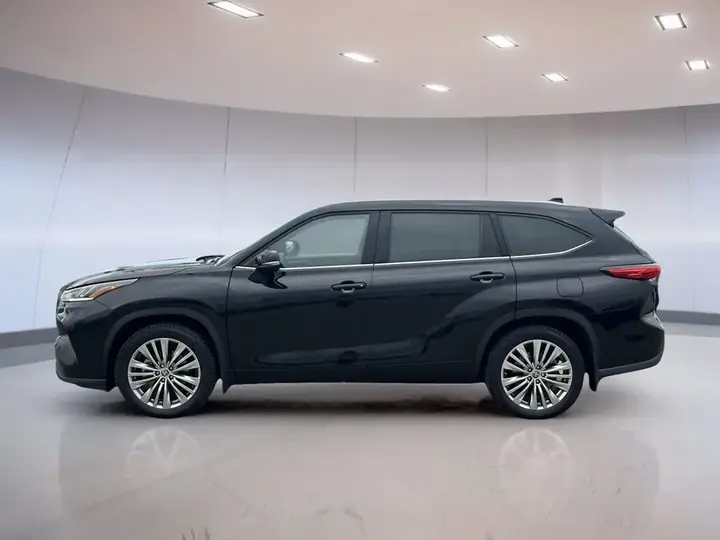 Toyota Highlander 2022 photo 2