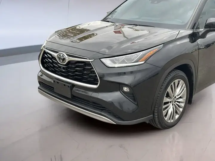 Toyota Highlander 2022 photo 3