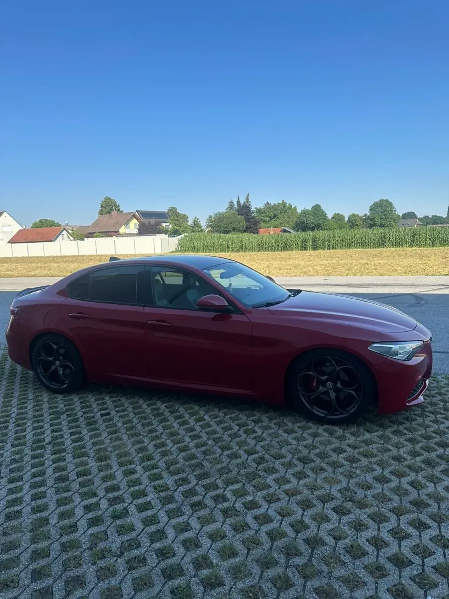 Alfa Romeo Giulia 2017 photo 2