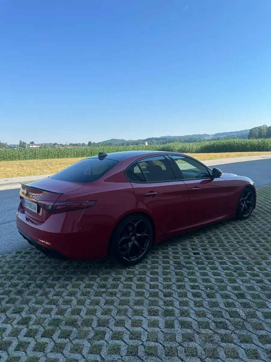 Alfa Romeo Giulia 2017 photo 3