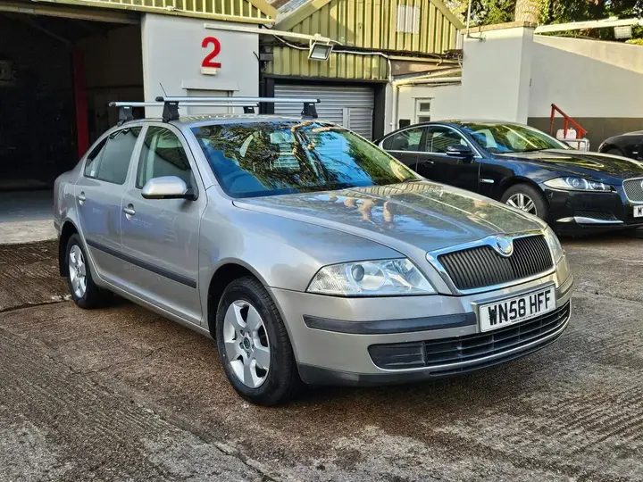 Skoda Octavia 2008 photo 2