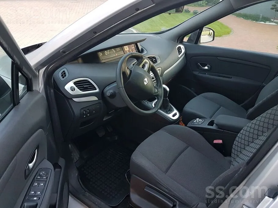 Renault Grand Scenic 2010 photo 5