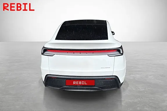 Tesla Model Y 2026 photo 5