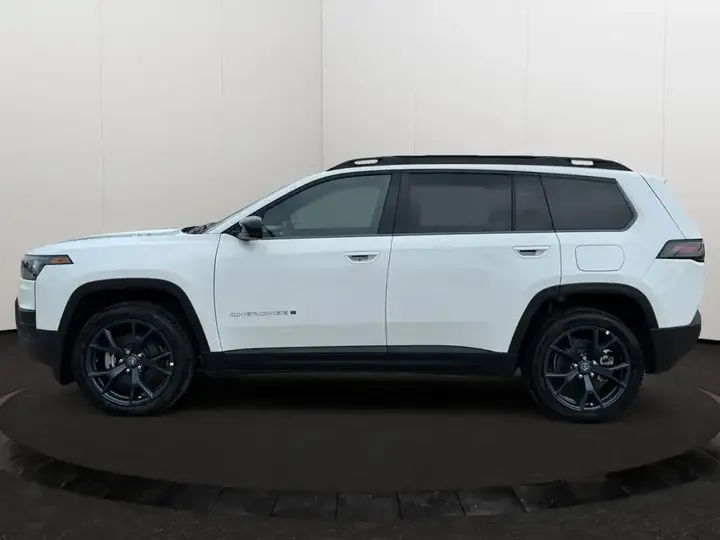 Jeep Cherokee 2026 photo 2