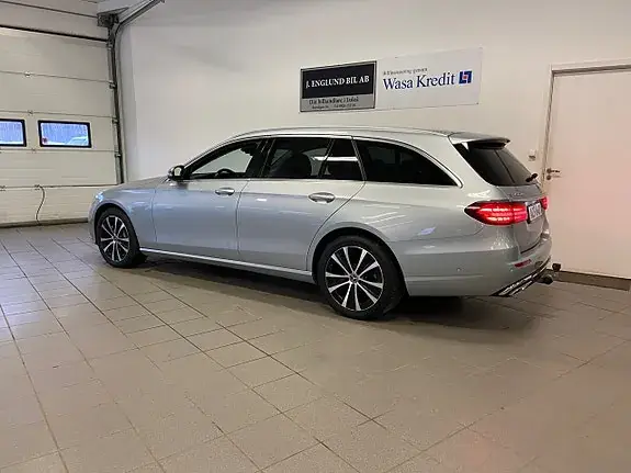 Mercedes-Benz E 300 2023 photo 2
