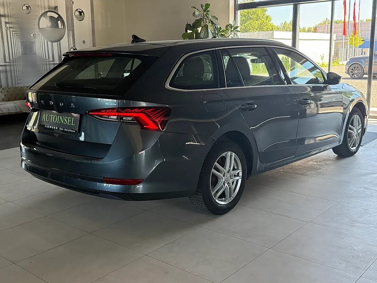 Skoda Octavia 2022 photo 3