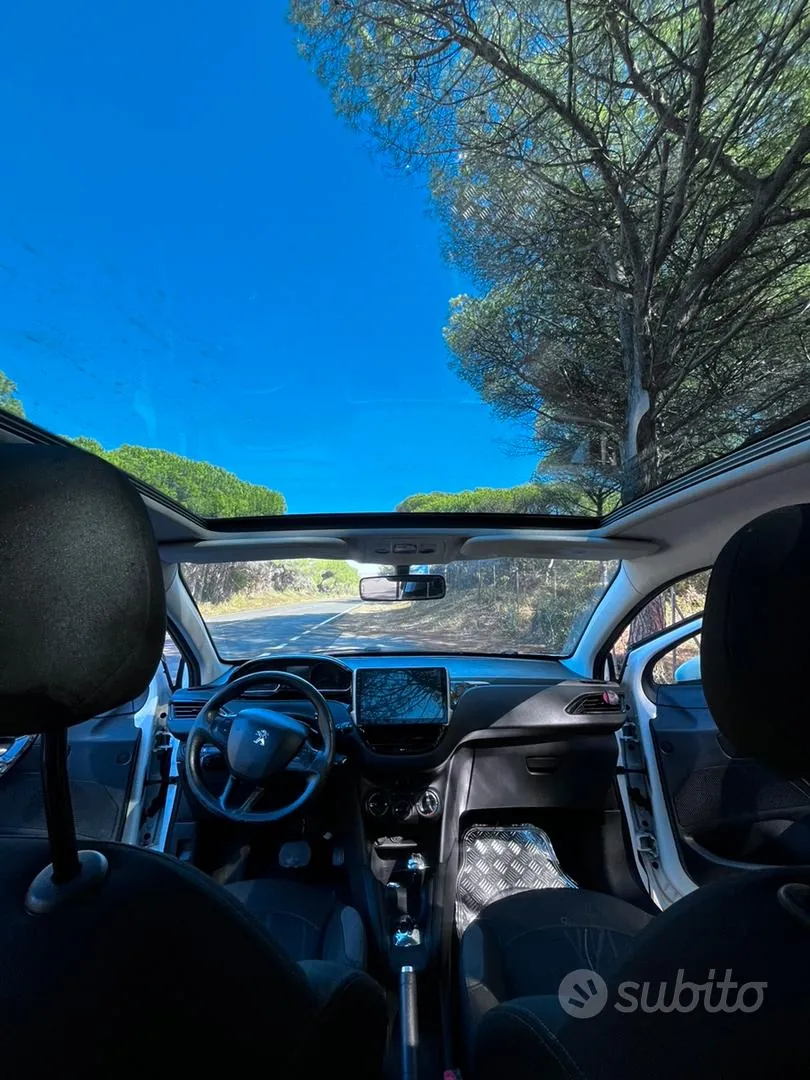 Peugeot 208 2012 photo 4