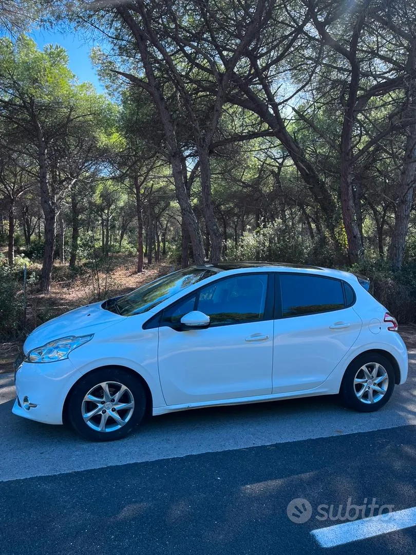 Peugeot 208 2012 photo 5