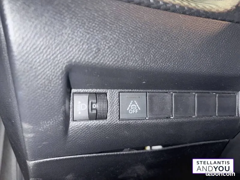 Peugeot 208 2023 photo 5