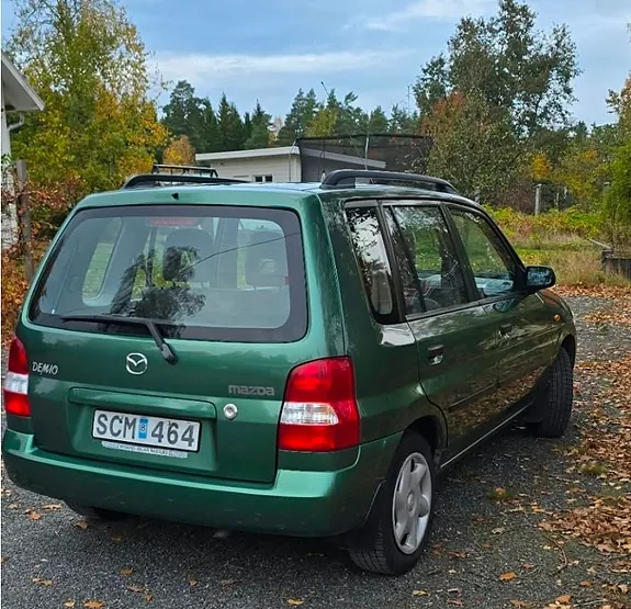 Mazda Demio 2000 photo 2