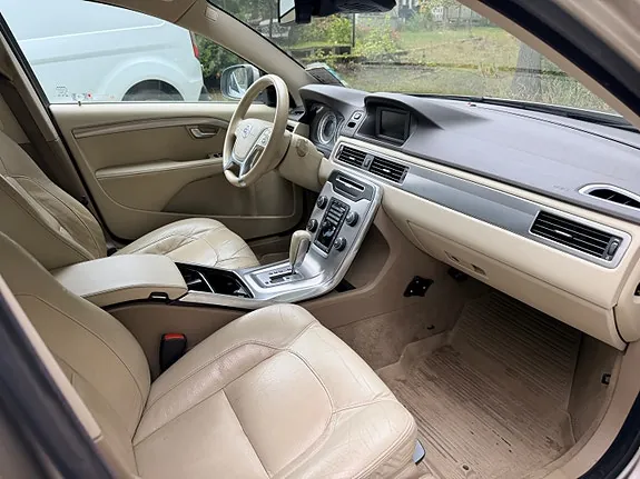 Volvo V70 2012 photo 4