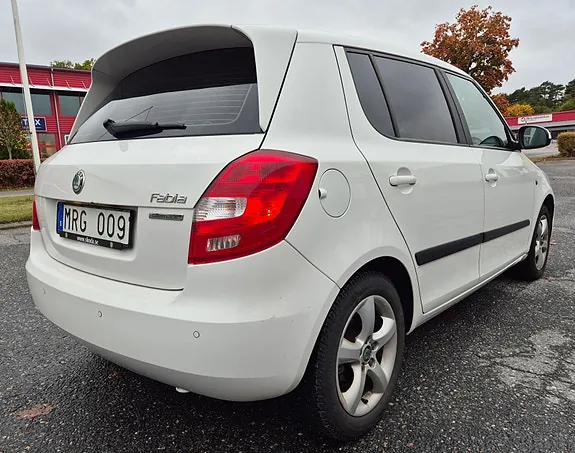 Skoda Fabia 2011 photo 5