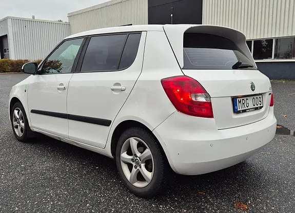 Skoda Fabia 2011 photo 3