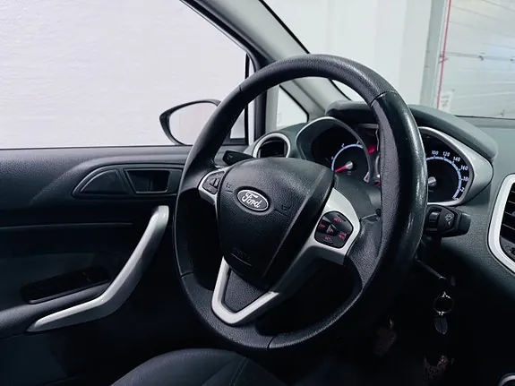 Ford Fiesta 2011 photo 4