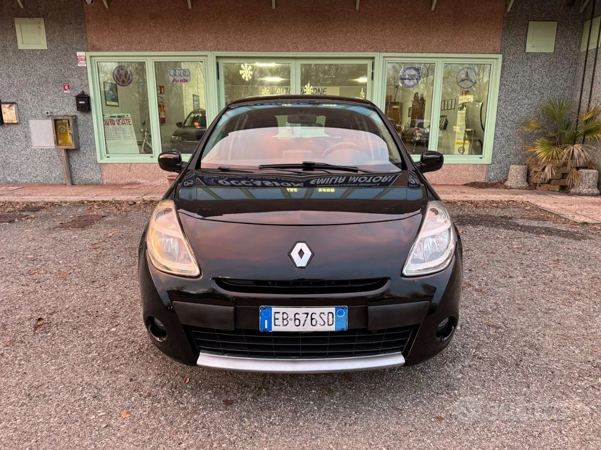 Renault Clio 2011 photo 2