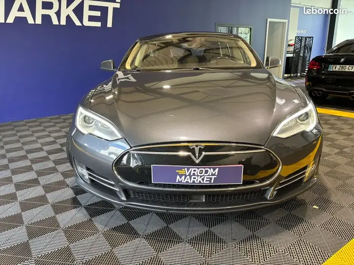 Tesla Model S 2015 photo 2