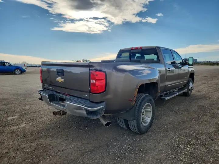 Chevrolet Silverado 3500Hd 2015 photo 4