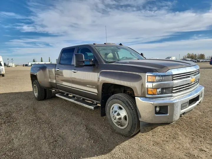 Chevrolet Silverado 3500Hd 2015 photo 2