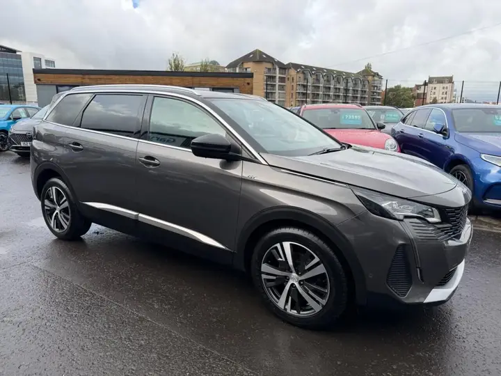 Peugeot 5008 2022 photo 2