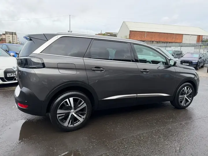 Peugeot 5008 2022 photo 3
