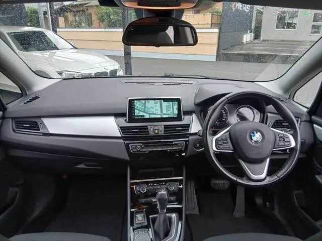 BMW 3 Series 2019 photo 3